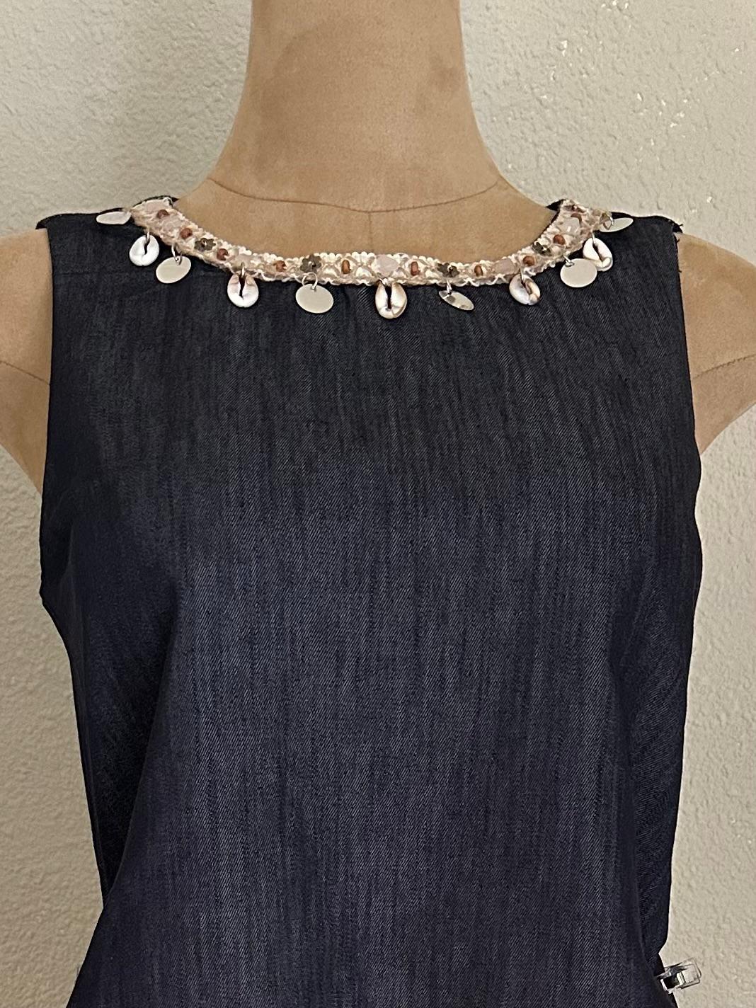 Conjunto denim oscuro con cuello joya