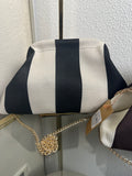 BOLSO CLUTCH RAYAS