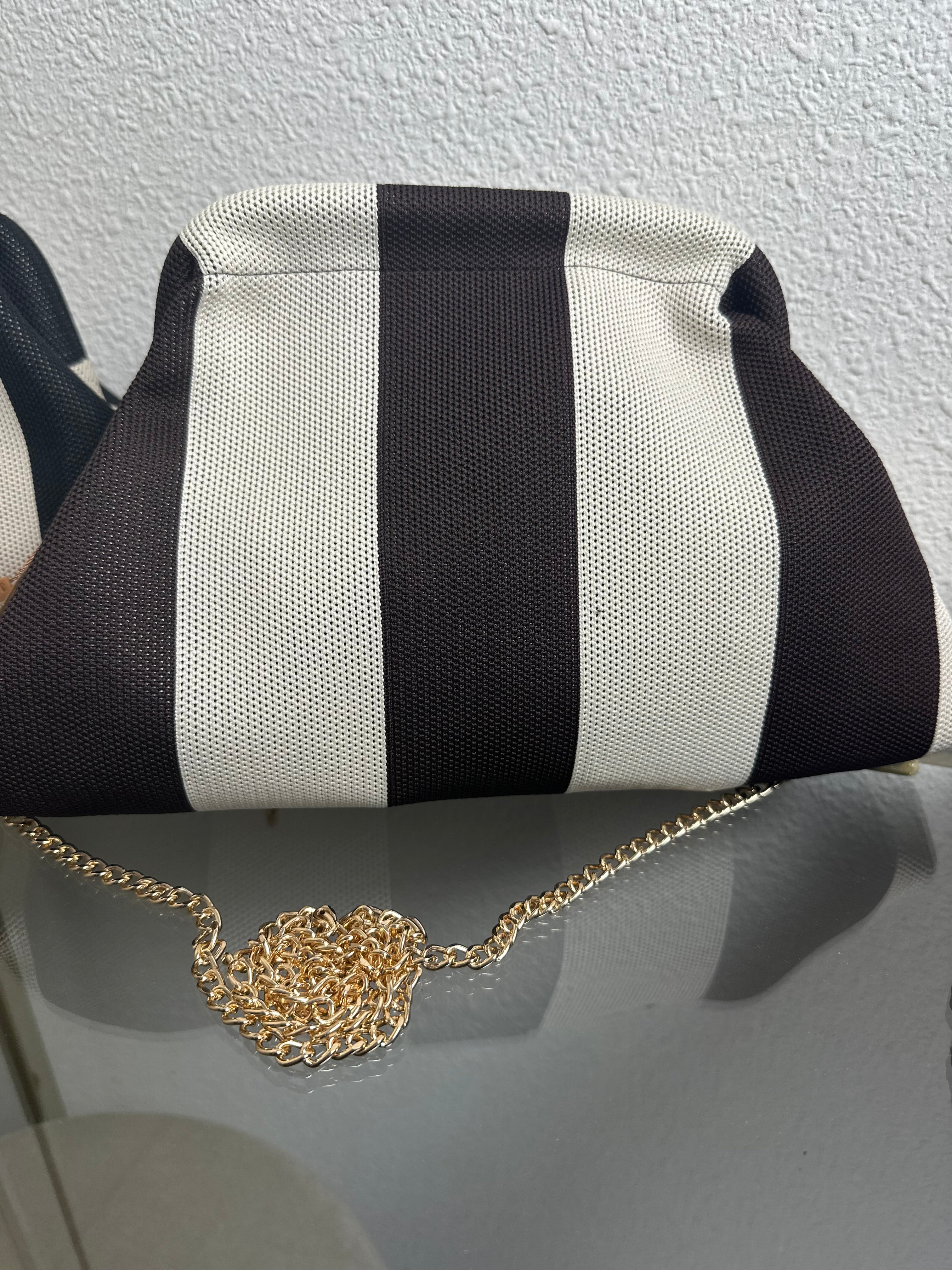 BOLSO CLUTCH RAYAS