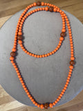Collar largo bolas naranja y marrón