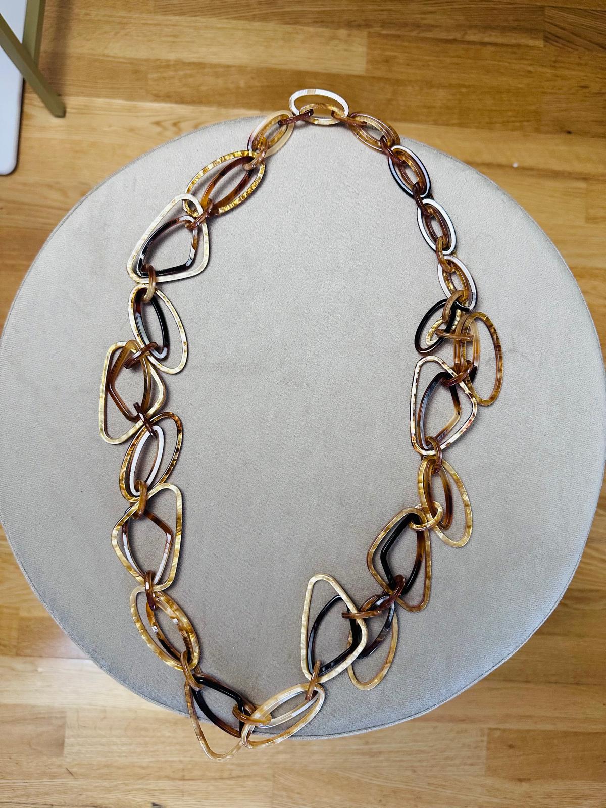 collar marrones nácar