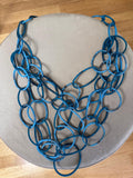 Collar círculos azules