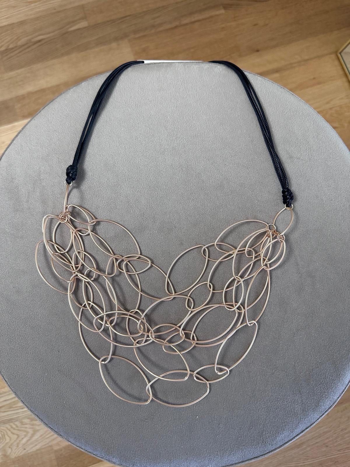 Collar dorado