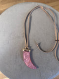 Collar cuerno rosa nácar