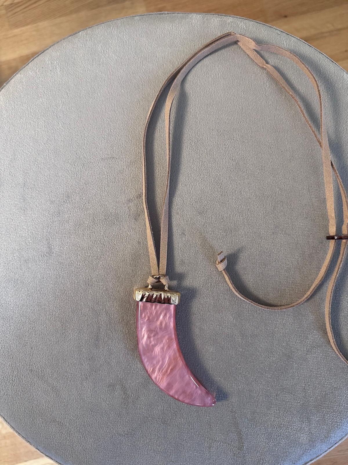 Collar cuerno rosa nácar