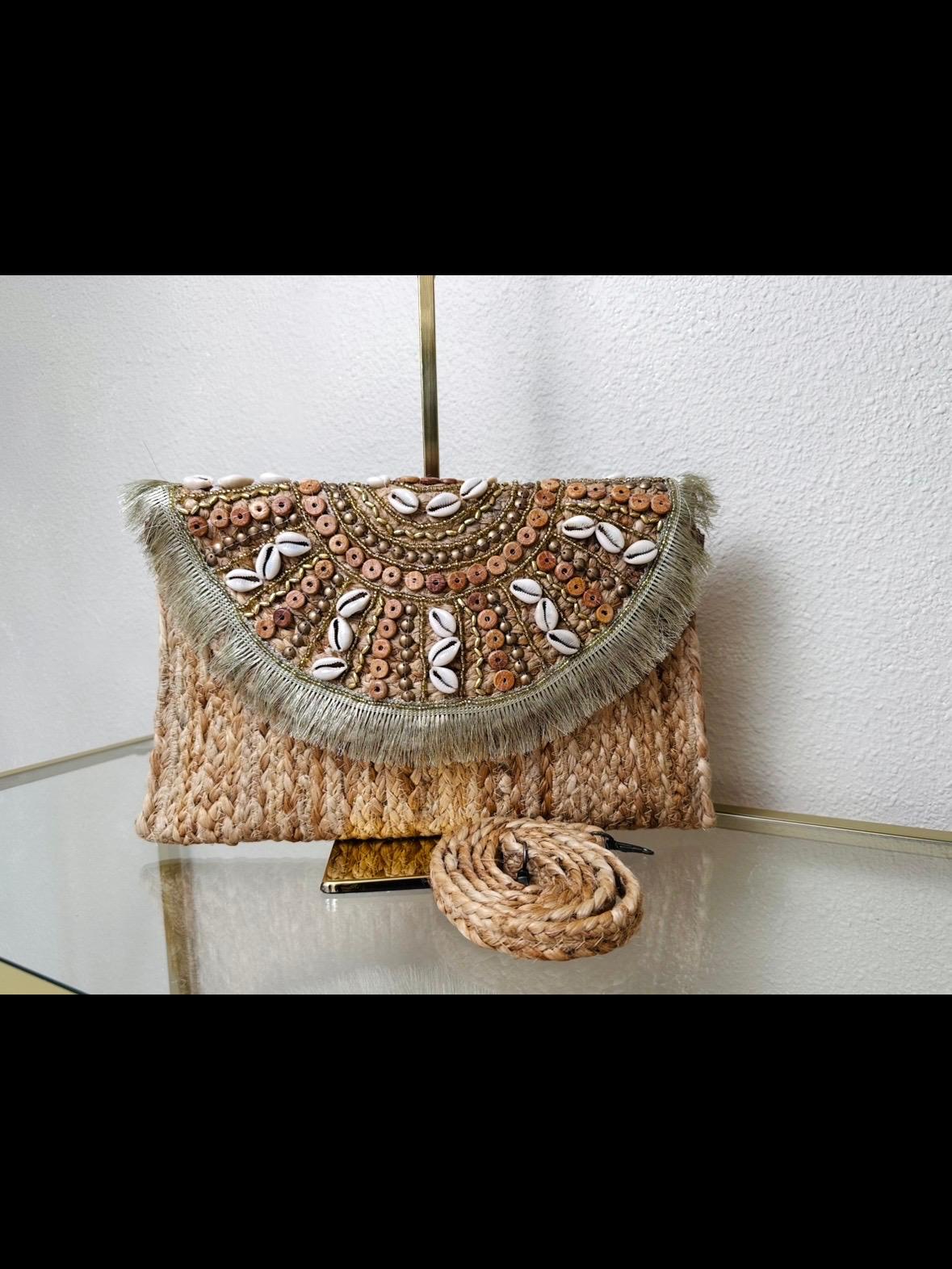 Clutch rafia conchas cauris