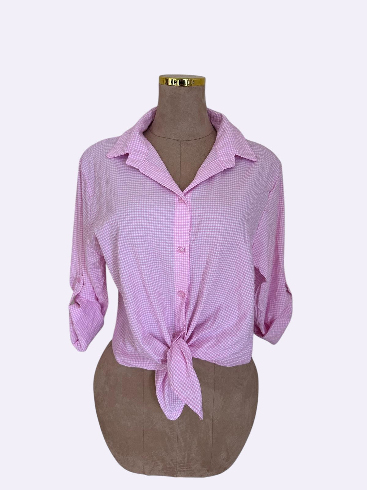 Camisa PINTONAS rosa de cuadros vichy, manga larga enrollada, anudada en la cintura, talla única.
