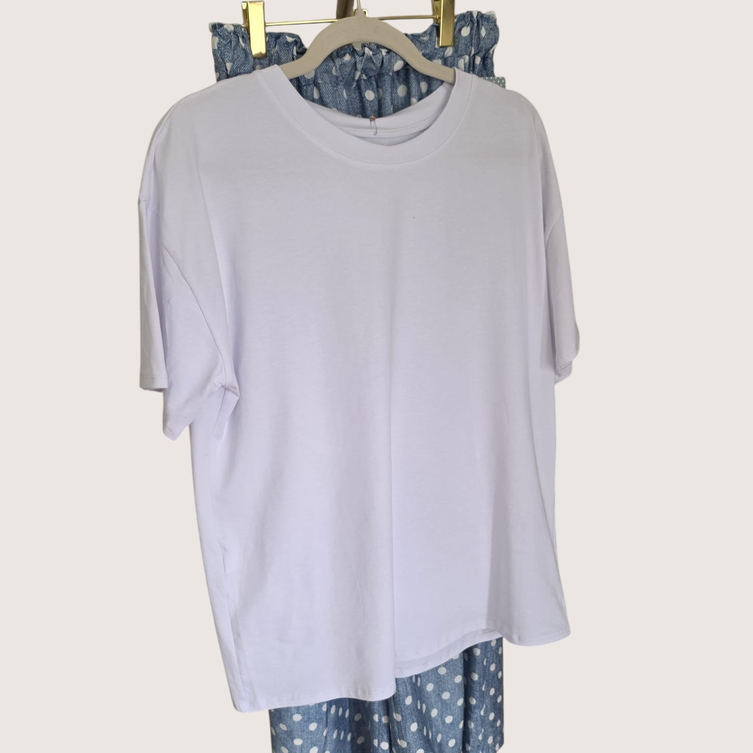 Camiseta PINTONAS blanca de algodón, manga corta, talla única, corte holgado.