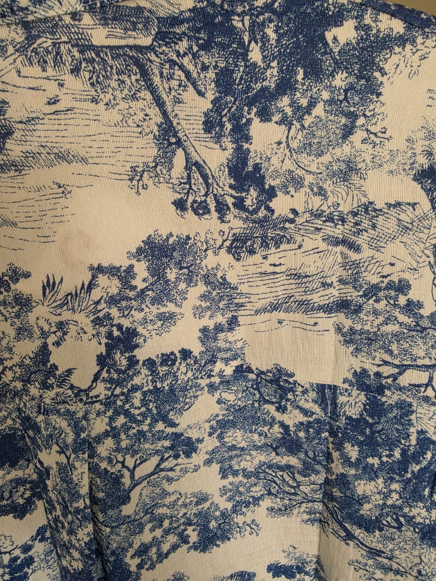 Conjunto de dos piezas PINTONAS con estampado de paisaje azul sobre fondo crudo, disponible en tallas S, M, L.